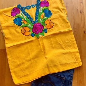 ✨2/$20✨ Mexican Embroidered Blouse